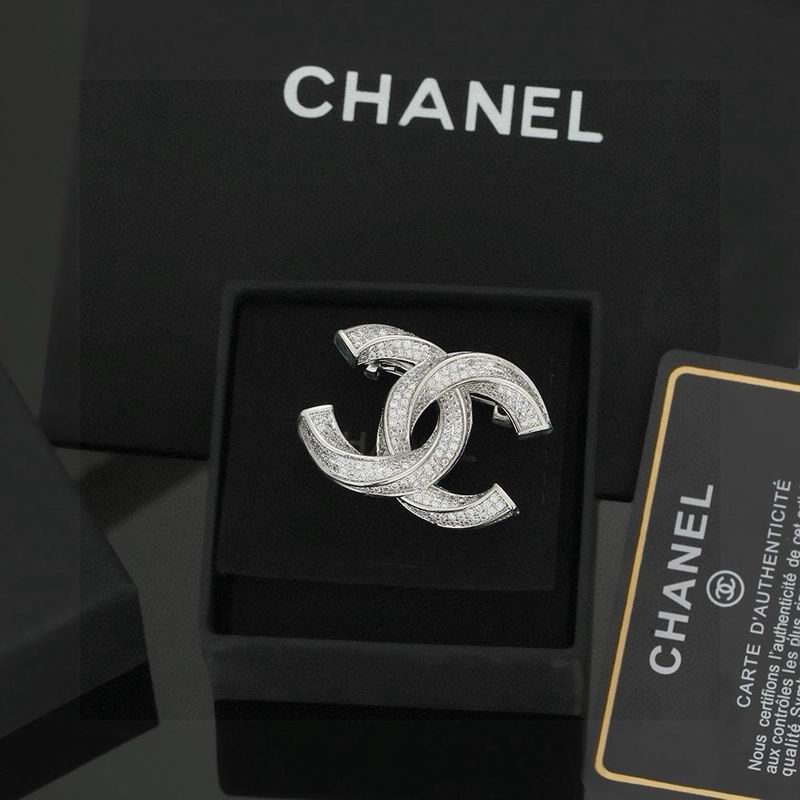 Chanel Brooch 06yxs60